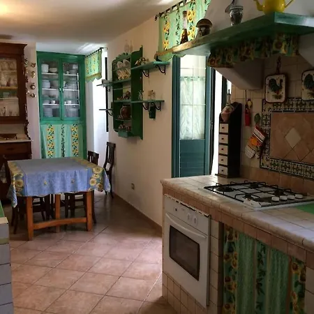 Tipica Casa Carlofortina Nel Centro Storico * Carloforte (Isola di San Pietro)