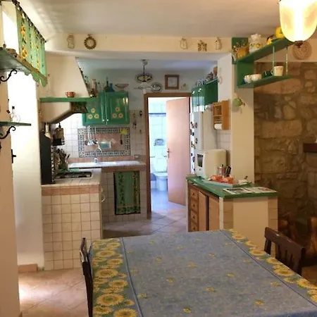 Tipica Casa Carlofortina Nel Centro Storico * Carloforte (Isola di San Pietro)